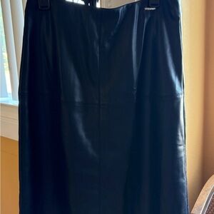 Chic Black Leather Pencil Skirt